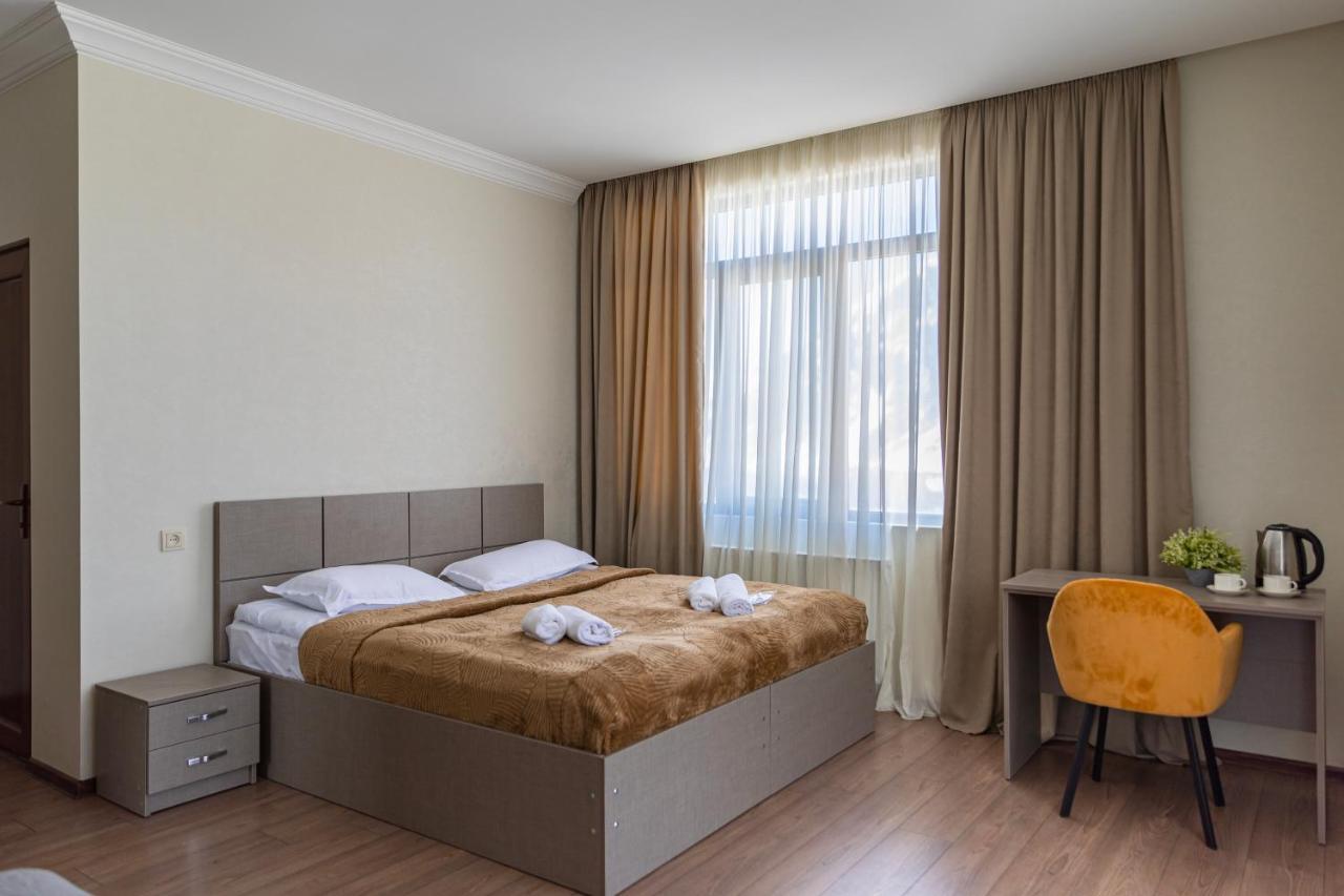 Cliff House Hotell Kazbegi Eksteriør bilde