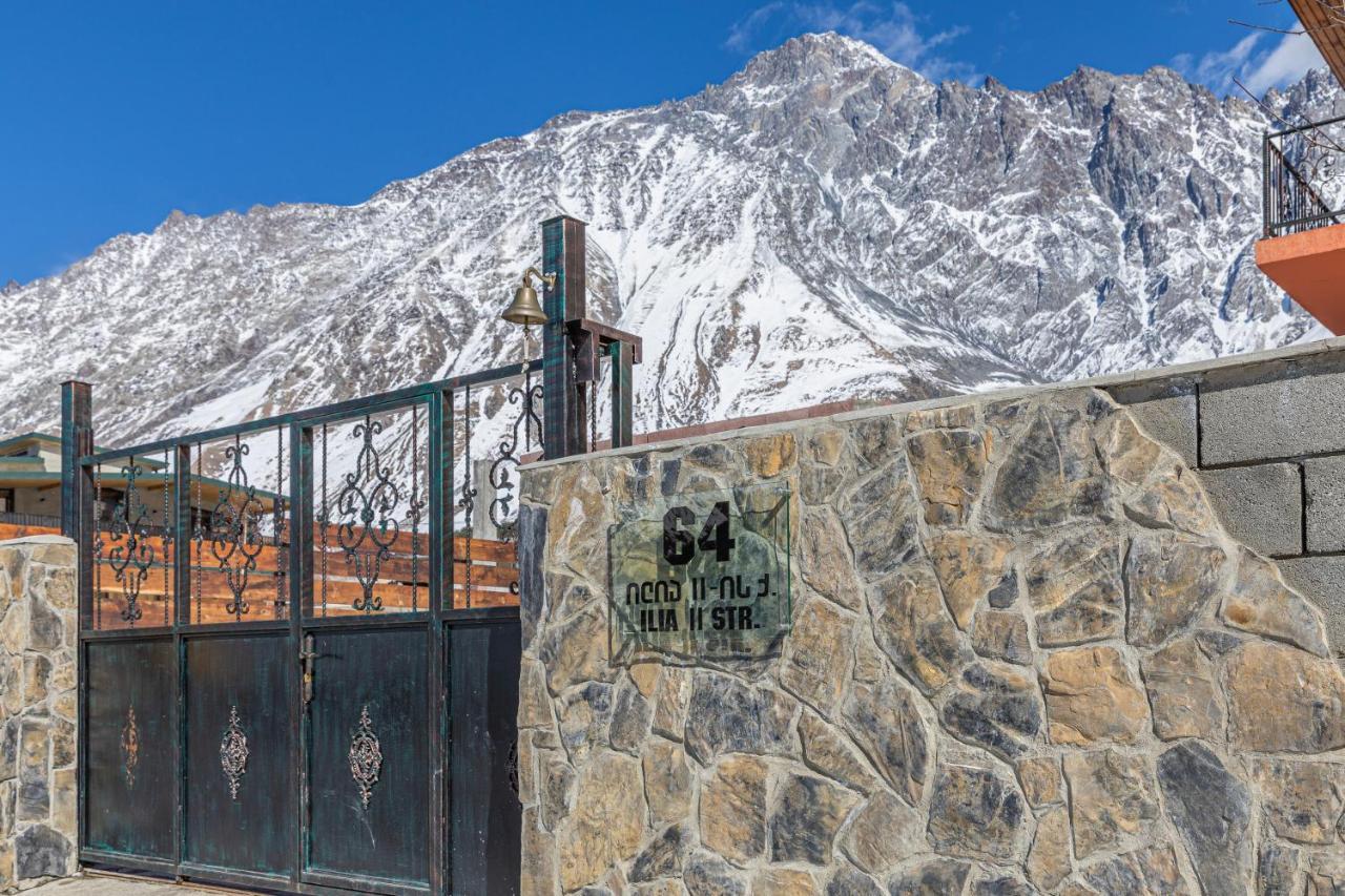Cliff House Hotell Kazbegi Eksteriør bilde