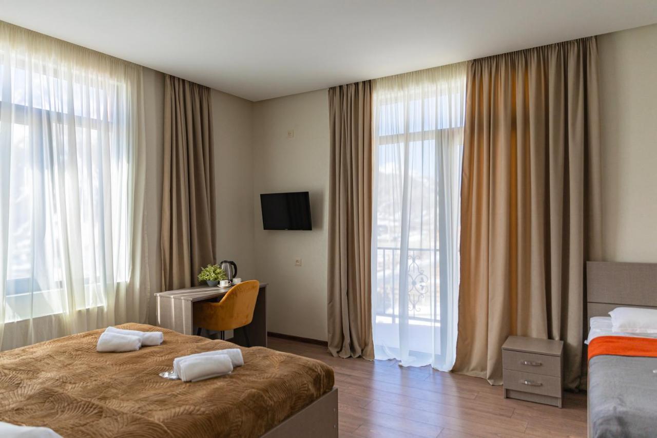 Cliff House Hotell Kazbegi Eksteriør bilde