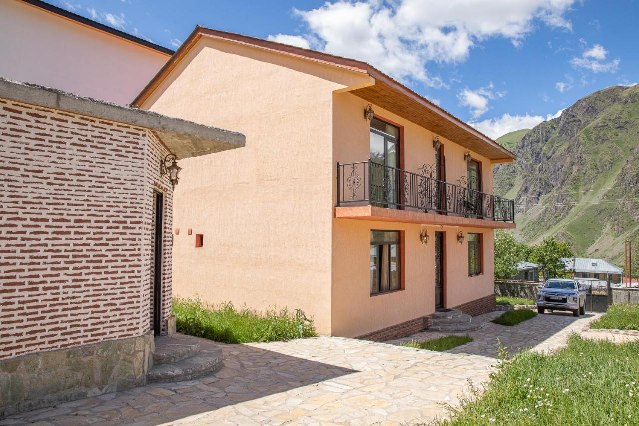 Cliff House Hotell Kazbegi Eksteriør bilde