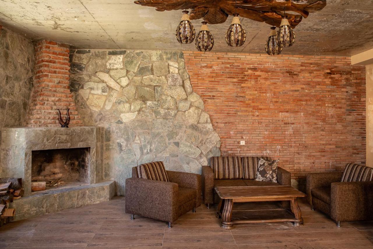 Cliff House Hotell Kazbegi Eksteriør bilde