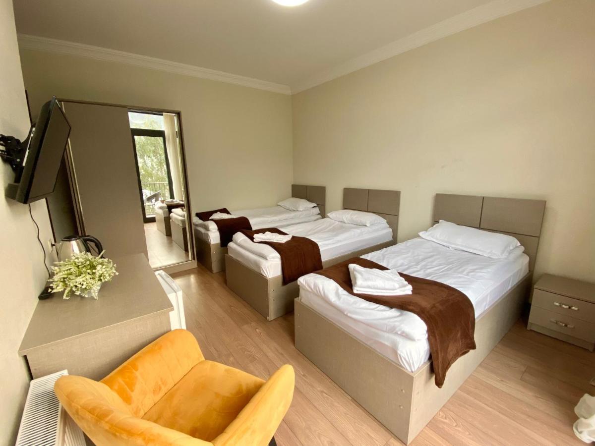 Cliff House Hotell Kazbegi Eksteriør bilde